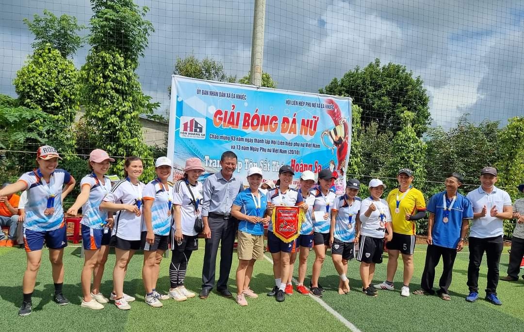 Bóng đá nữ 6